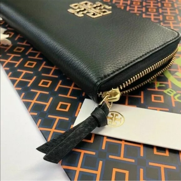 New Tory Burch Britten zip continental wallet Pebble Leather Black gold hardware - Picture 3 of 7